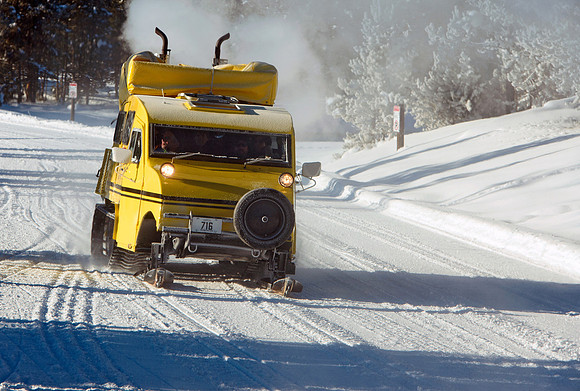 Tracked snow mobile