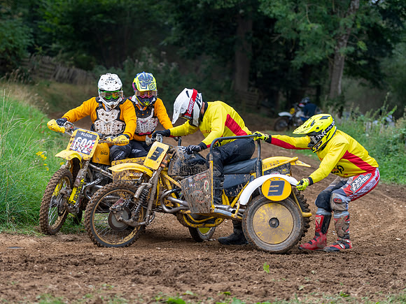 Mark Ramplee and Ian Marshall (693) and Jon Brooks and Richard Brinsden on their Wasp Wasp 1000 (3) get caught up.
