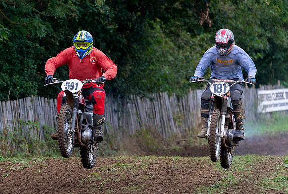 Steve Billot (591) and Jed White (181) rising over the bump.