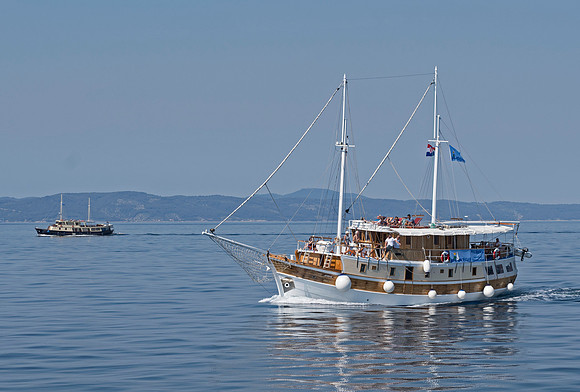 Cruising boat passes MS Mendula
