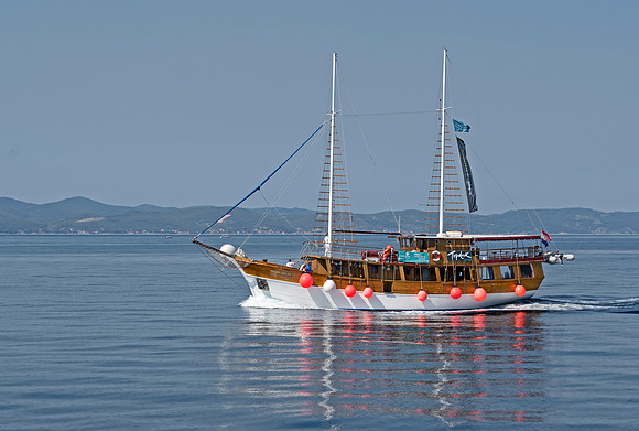 Cruising boat passes MS Mendula