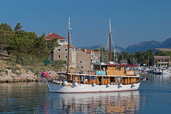 Leaving Makarska harbour