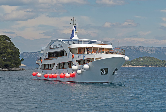 A small cruising yacht at Pomona harbour