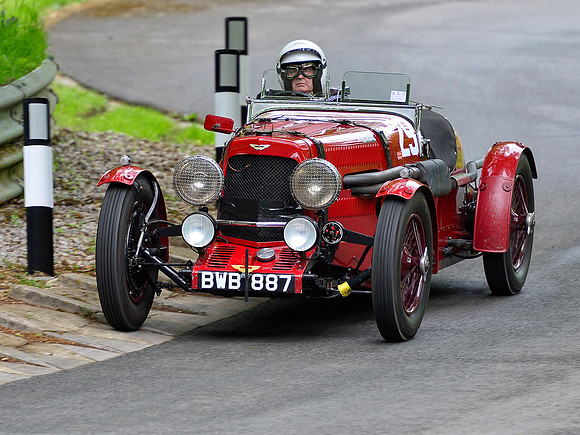 Alan Beardshaw in the 1934 Aston Martin Ulster 1495cc car at La vie en bleu