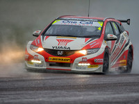 Matt Neal of Team Dynamics_Honda Civic in the rain