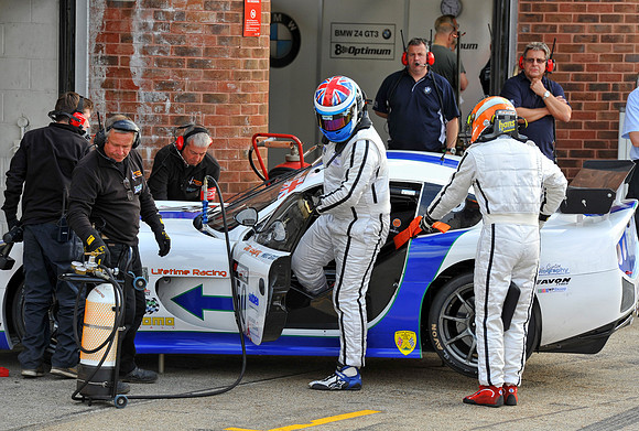 Driver change for Matt Smith and Dan Eagling in the Ginetta G50