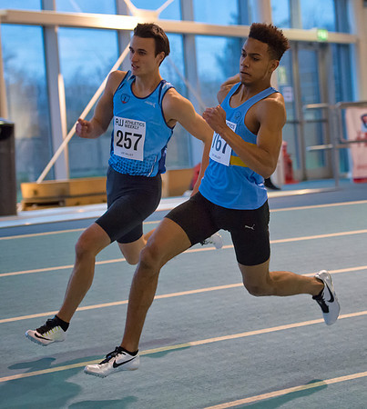 Senior mens 200 metre track race at Lee Valley