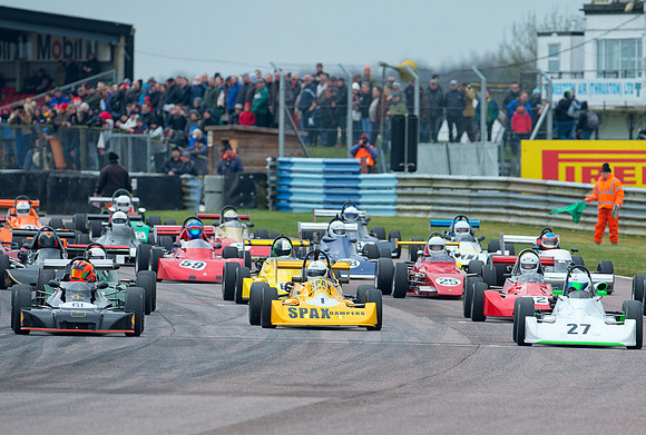 Start of Historic Formula Ford 2000 Championship race