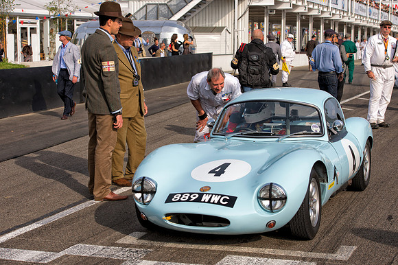 Lee Mumford receives advice on the front of  grid in the 1963 Ginette G4