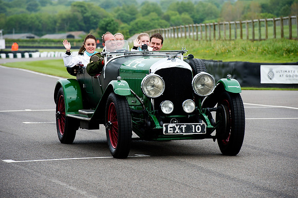 Nigel Batchelor drives the 1928 Bentley 4 1/2L with guests at Benjafield's Sprint