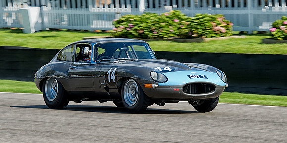 1961 Jaguar E-type FHC driven by Danny Watts/Richard Meins in the RAC TT