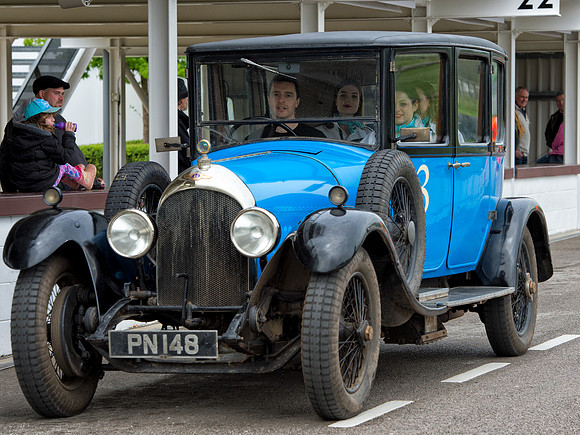 Miles Brown in the 1928 Bentley 3L Saloon with guests at Benjafield's Sprint