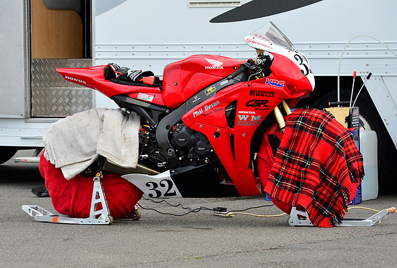 Electric blankets for the tyres, Thruxton