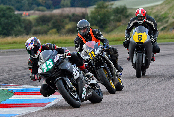 Tim Hawkins (35),Suzuki SV 650 leads round Club at Thruxton