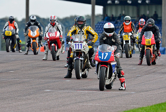 Gareth Williams (17), Yamaha R6, at start of Metzler race