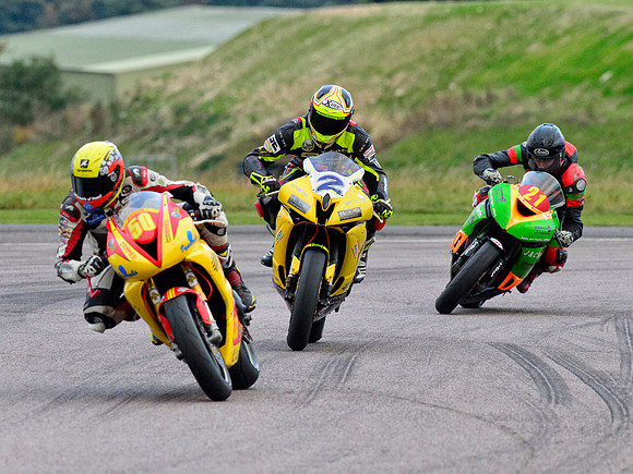 Josh Day (2), Yamaha R6, NG Road Racing Thruxton