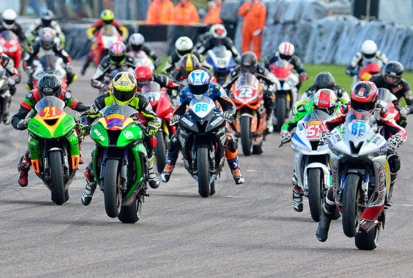 Josh Day (2) on his Yamaha R6 at the start of the Simon Consulting Open